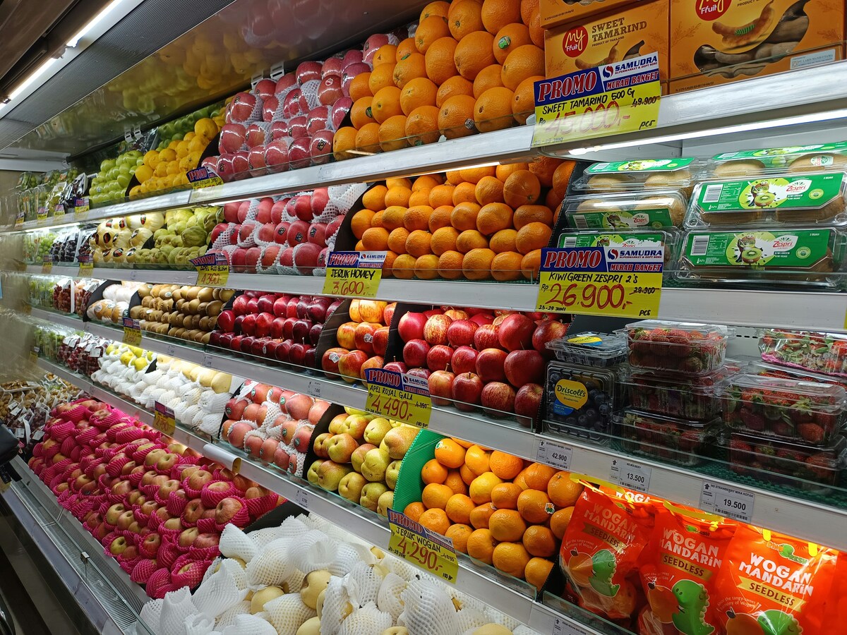 Refrigerated storage with fresh produce